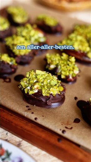 Datteln mit Möhrenkuchen-Füllung #veganerezepte #rezept #ostern #vegan #datteln