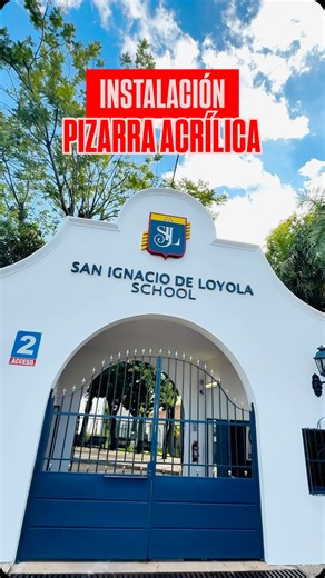 Digital Express on Instagram: "🛠️✨ Instalación realizada en el Colegio SIL ✨🛠️ Colocamos una pizarra acrílica especial, con sistema abatible / desmontable, que permite abrirla fácilmente según la necesidad 👏 En Digital Express somos fabricantes, por eso realizamos pizarras a medida, adaptándonos al espacio y requerimientos de cada cliente 📐💼 📲 Pedí tu cotización 🚚 Hacemos envíos a todo el país Calidad, funcionalidad y fabricación propia &#x