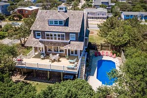 *** Nantucket Charm *** 6 bedrooms, 3.1 bathrooms, 280 ft to the beach. $2,195 - $6,810 for May through September weeks in 2019. See more: https://www.sandbridgevacationrentals.com/vacation-rentals/nantucket-charm/SP2784?nck=sbfacebook | Sandbridge Blue Vacation Rentals