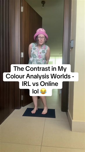 Understanding the Contrast in Colour Analysis Worlds