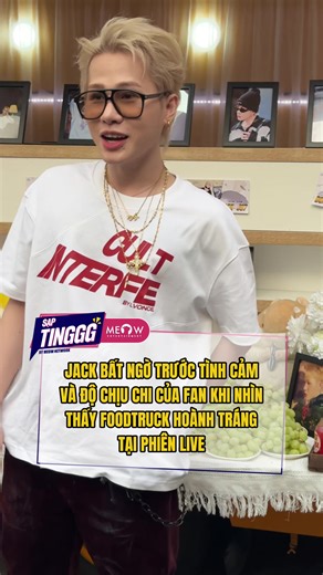 Jack J97 xúc động trước tình cảm fan tại live show