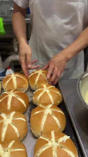 Korean Garlic Buns from Manna Bakery — Soft, Buttery & Garlicky