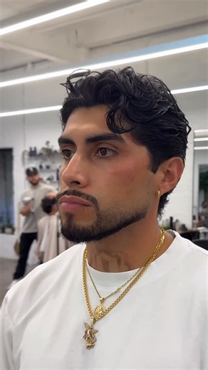 Dallas barber • Ivan Salazar on Instagram: "Step by step tutorial on this goatee fade 🙏💸#dallasbarber #texasbarber #beard"
