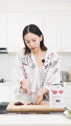 Dragon fruit and mango is a taste sensation that combines sweetness with tanginess for the special Taco朗藍 #nanafruit #recepie #taco #dragonfruit #mango | NanaFruit | Facebook