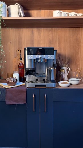 Ninja Kitchen UK on Instagram: "Iced Gingerbread Latte ☕❄️⁠ ⁠ Since you all loved the look of this on our previous post, here’s the full recipe so you can easily recreate it at home. Happy sipping!⁠ ⁠ Ingredients⁠ 1 measure of coffee beans from Ninja Luxe Café⁠ 2 pumps gingerbread syrup⁠ 250ml milk⁠ Ice⁠ Whipped cream⁠ 1 crushed gingerbread biscuit⁠ Caramel sauce⁠ More gingerbread for garnish⁠ Method⁠ 1. Fill a tall glass with ice.⁠ 2. Grind and tamp your coffee measure in the Ninja Luxe Café. P