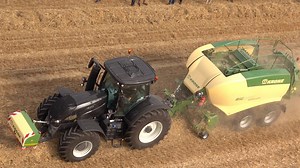 7.3K views · 82 reactions | Démonstration de la presse KRONE France SAS HDP II attelée à un Valtra de la série S. | Matériel Agricole - Le magazine 100 % Machinisme | Facebook