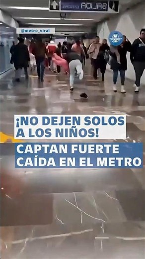 Captan aparatosa caída de un hombre y una menor en estación de la Línea 2 #shorts