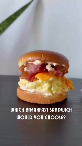 No more pre cooked egg sponges! Sweet Talk makes every breakfast sandwich fresh to order with 2 fluffy scrambled eggs. #portmoody #yvr #yvreats #yvrfood #yvrfoodie #sweettalk