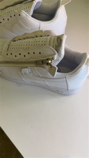 Understanding Acronyms in Social Media