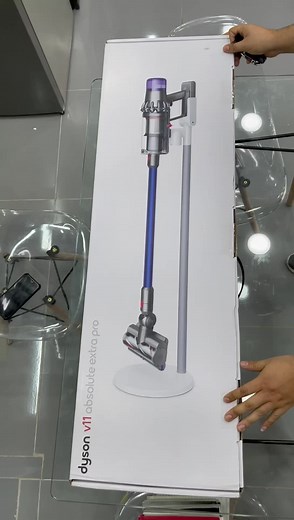 Unboxin #dyson V11 absolute extra pro L'aspirateur balai sans fil Dyson V11 absolute extra pro est idéal pour un nettoyage de tous types de sols grâce à moteur Dyson Hyperdymium et à ses différentes brosses. Rechargeable, il vous offre jusqu'à 120 minutes d'aspiration (en mode eco sur sols durs avec ses deux batteries inclues) pour enlever les fines poussières et débris, en un seul passage. Il capture 99,97% des particules aussi petites que 0,3 microns. #Aspirateur #dyson #absolute #extra_pro |