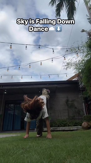 Sky is Falling Down Dance ☁️⬇️ #dancechallenge #dance #misha #mishaann | Misha Ann