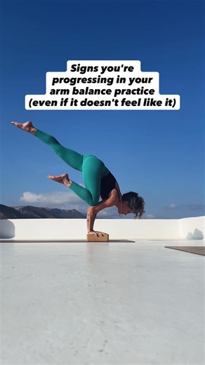 The signs👇 You can hold balance in your Crow pose for a split second before face planting. You’re starting to understand WHERE your body weight needs to go when you attempt your arm balances, even if you can’t fully get there yet. You’re less scared of falling out of headstand than you were last month (or even last week)! You can feel the difference between ‘trying harder’ and ‘practicing smarter.’ Progress in arm balances and inversions like crow pose, side crow, forearm stand, and headstand i