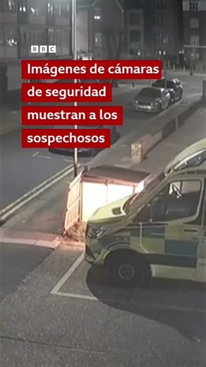 El momento en que queman ambulancias de un servicio judío en Londres