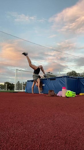 #backwardswalkover #gymnastics #acro #fyp #foryoupage #preppy #account #acroaccount