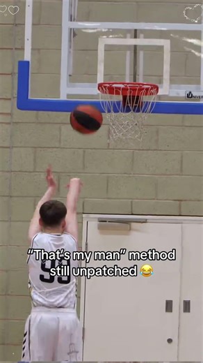 Never getting patched#thatsmyman #basketball #fail #lol (viajoketronic_24/IG)