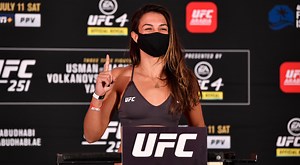 125-Pound Female UFC Fighter Taking Down Massive Bodybuilder Gets Fans All Riled Up - “Loved Every Bit Of It”