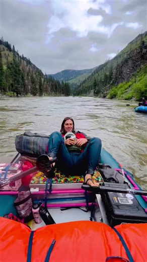 finding clean lines on the salmon #rafting #river #idaho #salmon #dirtbag #outdooradventure #fyp