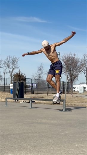 Skateboard Tricks At Lee’s Summit Skatepark | Eli Ronan