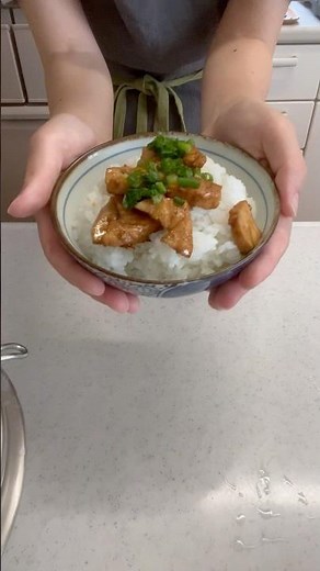 カジキマグロの佃煮をご飯にのせていただきまーす♪簡単✨✨