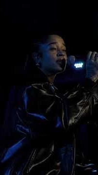 Ella Mai singing "Boo'd up" in her concert 2025 #ellamai #live
