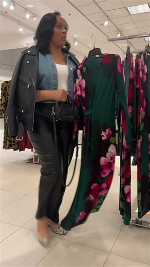 Color matters! A solid color with the right accessories will always be timeless. #Holidaystyle