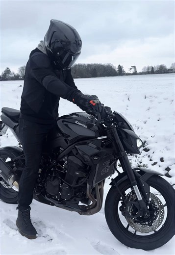 Explore the Kawasaki Z900: Performance and Style