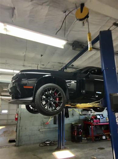 A defective oil gasket can cause oil leaks, always do a visual inspection before installing. #srt #scatpackcharger #hemi #6.4 #fyp