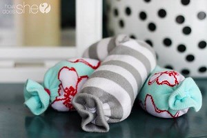 1.4K shares · 108 comments | Super easy DIY heat, or cold, pack using simple leggings. Just think, if it starts to get dirty, you can take off the bands, empty out the rice, then you can throw the legging in the washer to get cleaned. Great idea, right?! The best part? You can get 5 FREE baby leggings (just pay shipping) to use to make these! Use code "BABY5FREE" HERE----> www.babyleggings.com | HowDoesShe | Facebook