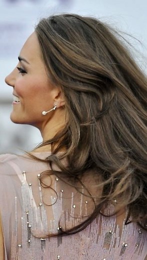 The Royal Stepsister on Instagram: "The most epic Kate hair flip… ever? 💖👏✨ #KateMiddleton #DuchessofCambridge #HairGoals"