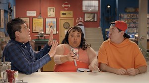 22K views · 842 reactions | Toña, Brayan y Paco sacarán sus pasos prohibidos para ganar el concurso de baile de la colonia  ¿quién ganará? #40y20 martes al terminar el NOTI | Distrito Comedia | Facebook