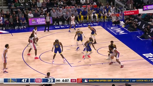 Marcus Sasser beats the shot clock with a tough floater
