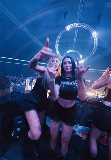 TRACK IS SOLVING ALL 99 PROBLEMS. 👅 #uptempo ID: Like Me - Jebroer, 99PRBLMZ #femaledj #harderstyles