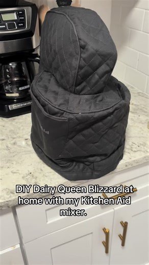100/10 would recommend. The @Blue Bell Ice Cream makes a huge difference. My mix ins were Chips Ahoy cookies with Hershey chocolate, @Reese’s Puffs cereal, and one Kinder Happy Hippo. #kitchenaidmixer #kitchenaid #dairyqueen #blizzard #icecream