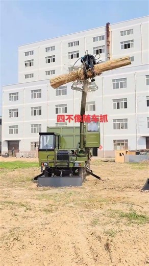 The four-wheel-drive grabber is equipped with a four-wheel-drive off-road chassis and can climb