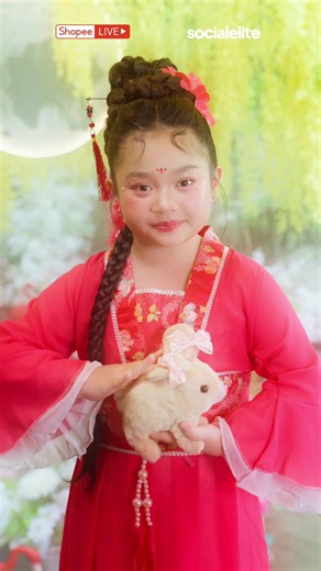 Nếu KIM DỎN biến thành con gián thì cả nhà có đi đón Trung Thu cùng với tui hơmm? Trung Thu này, Gián đáng yêu cùng Chị Hằng, Thỏ Ngọc và Trư Bát Giới mang đến một phiên Mega Live siêu tưng bừng cho cả nhà đây! 🎉✨ Lưu ngay phiên live