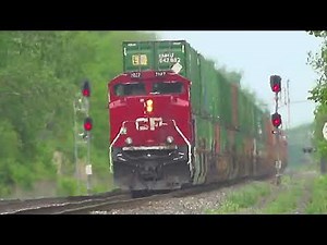 Train That Hit A Semi Truck! Smashed Window! Trains With DPU Alright's! Fast BNSF Trains! And More!