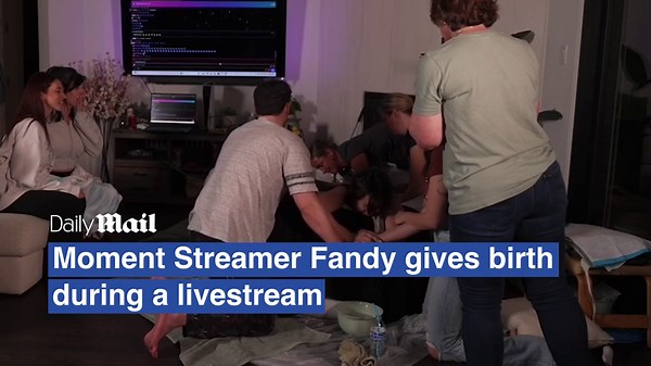 Moment streamer Fandy gives birth during a livestream