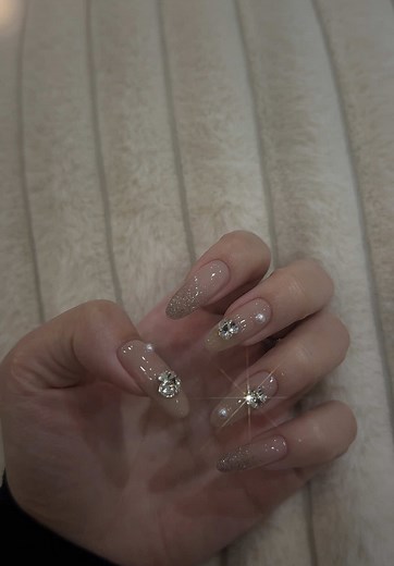 Mastering Nail Art Techniques: A Comprehensive Tutorial