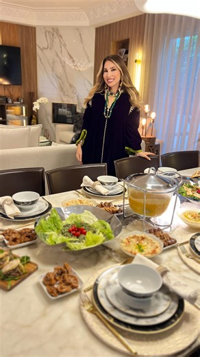 Ghita Akesbi on Instagram: "#homemadeiftar quand ta maman a envie de manger libanais et te demande de lui envoyer des recettes de salades et plats libanais ☺️ alors pour lui faire plaisir tu invites tes parents et tu leur prépares ….😘 Alors mission réussie ? Et pour m’aider à réussir ce ftour libanais j’ai utilisé de nouveau l’application @cookup.ma , une application culinaire que j’ai déjà partagé avec vous où on pour faire une recherche par spécialités , par ingrédients mais aussi la liste de