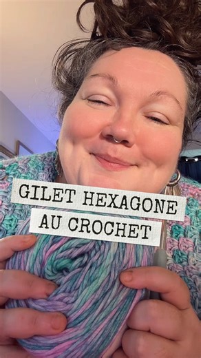 Mathilde on Instagram: "Le saviez-vous ? Côté travaux d’aiguilles, je n’aime pas que coudre, j’adore aussi crocheter 🧶✨ Surtout quand il s’agit de modèles faciles et douillets, comme l’incontournable GILET HEXAGONE en point GRANNY 👵🏻 bien evidemment 👌🏻 Ah oui, et : ✍🏻 SIGNEZ LA PÉTITION lancée par @harmonyalbertini pour faire reconnaître la grossophobie dans la loi SVP 👉🏻 petition.mathilde-officiel.fr 🙏🏻 🎶🚌 Quant à moi, retrouvez moi en TOURNÉE à ⬇️ 27/02 – Angres (62) 06/03 – La Châ