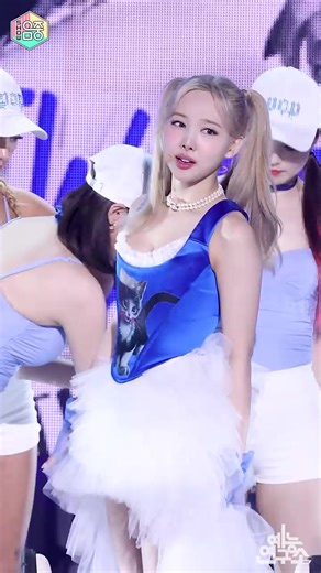 NAYEON's Energetic 'POP' Performance Video