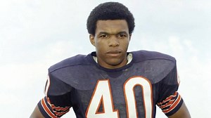 1943-2020: Gale Sayers, Hall of Fame Chicago Bears running back whose friendship with cancer-stricken teammate Brian Piccolo would inspire the film “Brian’s Song,” has died at age 77 after a battle with dementia. David Muir reports. https://abcn.ws/2Hr5u6q | ABC World News Tonight with David Muir