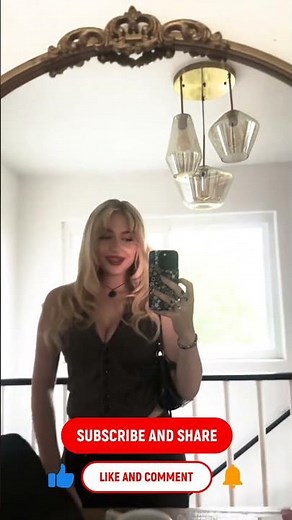 Alyvia Alyn Lind dances and sings along to the song #alyviaalynlind #sing #dance