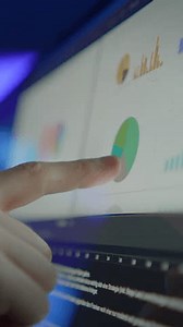 clip-3675945677-analyzing-interpreting-data-trends-effectively-using-charts