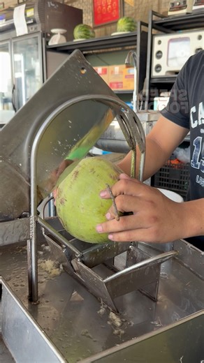 Smart Coconut Cutting Machine and Easy Remove Flesh in Bangkok