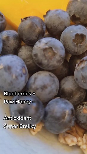 Get a huge antioxidant boost from West Australian eucalyptus honeys like Jarrah, Marri and Blackbutt. We all know blueberries are full of good stuff, but did you know you can supercharge your brekky with Aussie raw honey? The latest research is finding that these honeys are packed with antioxidants which helps protect your cells from free radicals, reducing risk of disease. #aspoonfulladay #eatwell #antioxidants #antioxidant #health #superfood #healthyliving #rawfood #naturalfood #australianhone