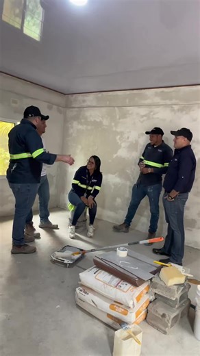 Mi jefe que estaran haciendo mis mejores elementos, nosotros en corto🤣 #humor #trabajo #construccion #calidraHonduras #incal