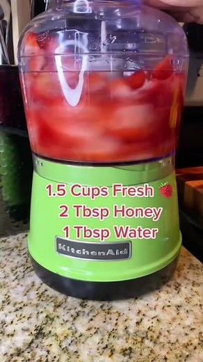 HOW TO MAKE HOMEMADE STRAWBERRY LEMONADE AT HOME! | A REFRESHING SUMMER DRINK RECIPE!