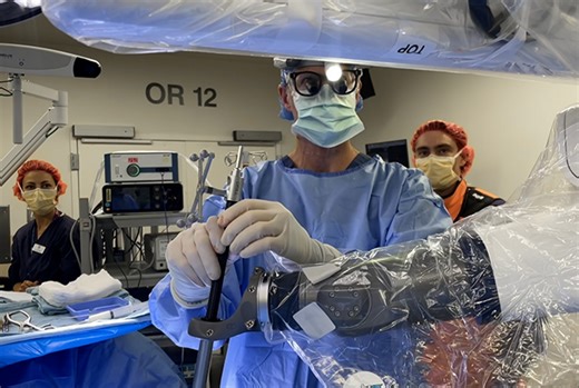 New robotic-assisted device used in spinal surgery - UW Medicine | Newsroom