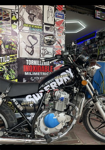 Transforma tu moto con estilo SuperDry